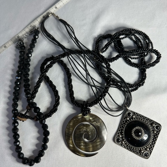 Four black bead and statement necklaces - Picture 7 of 7